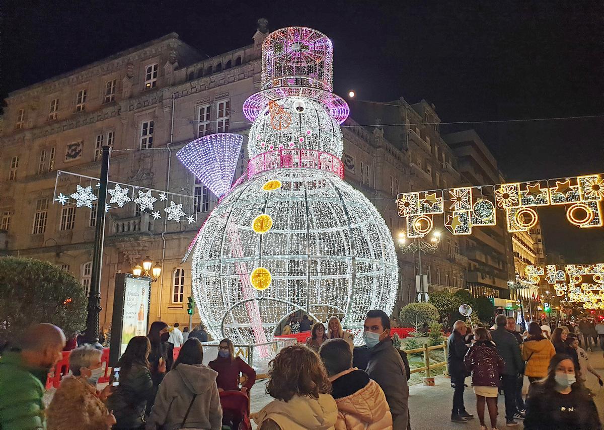 El muñeco de nieve de la Navidad en Vigo vuelve a cambiar de ubicación.