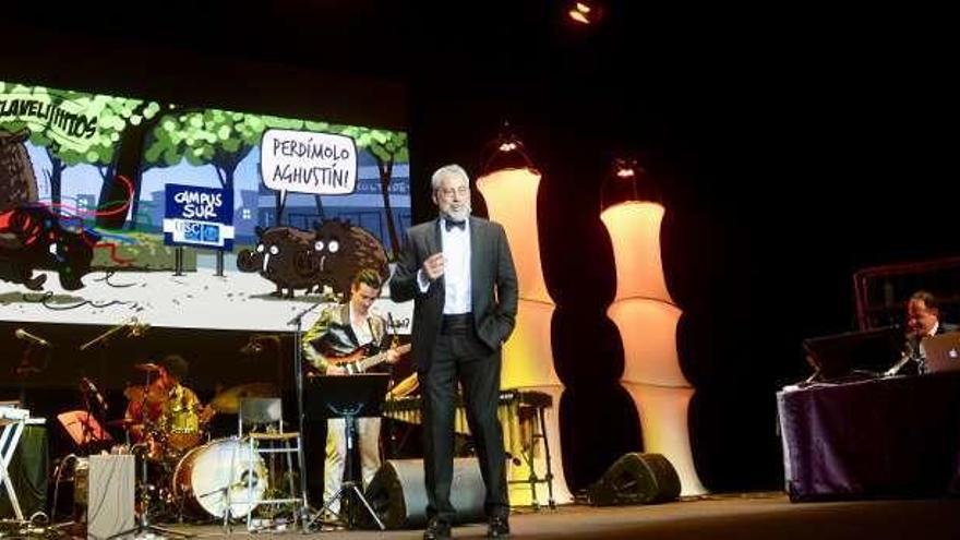 Carlos Blanco y Luis Davila, durante la gala. // Rafa Vázquez