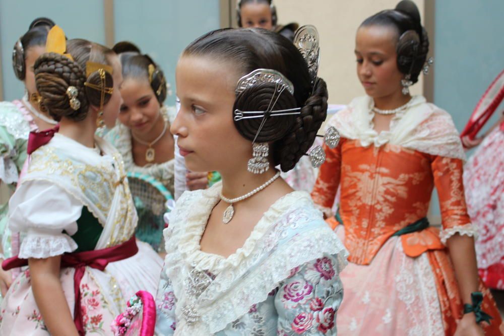 Tres generaciones de falleras en la Batalla de Flores