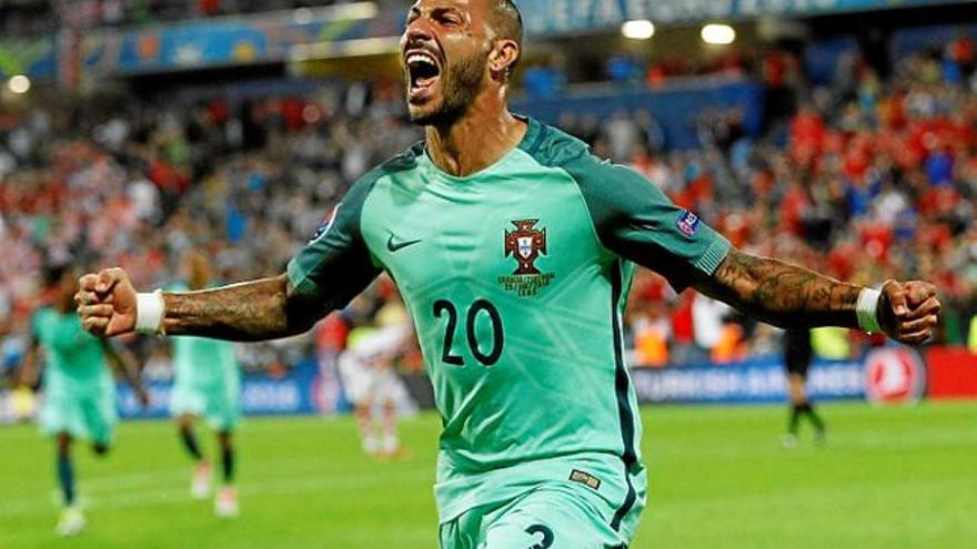 Ricardo Quaresma celebra amb efusivitat el seu gol decisiu