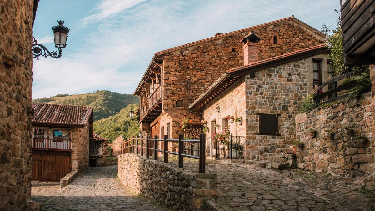 Un pueblo bonito en el que se come muy bien.