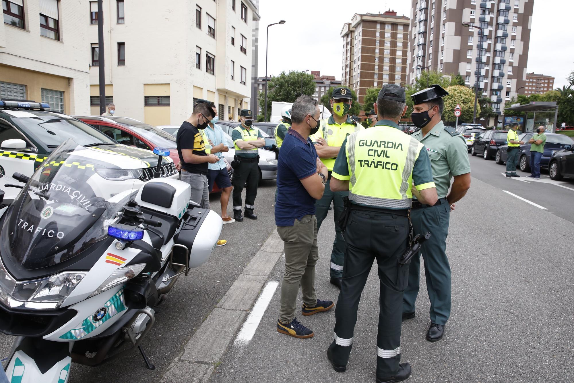 Una pasarela de guardias civiles despide a Eladio Currás, el compañero jubilado fallecido en un incendio en Gijón