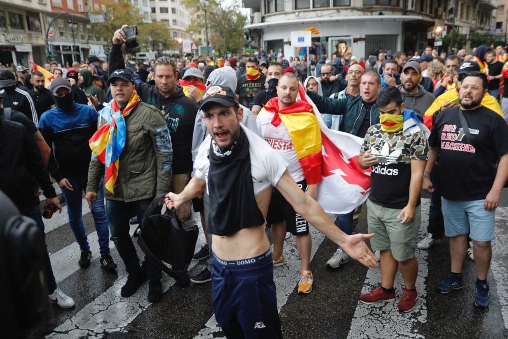 9 d'Octubre: Tensión en las manifestaciones en el centro de València