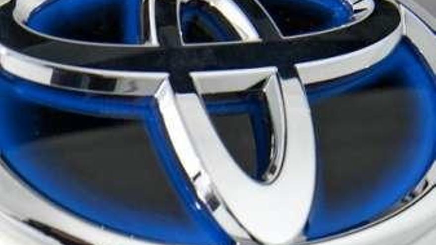 Logo Toyota gama híbrida.