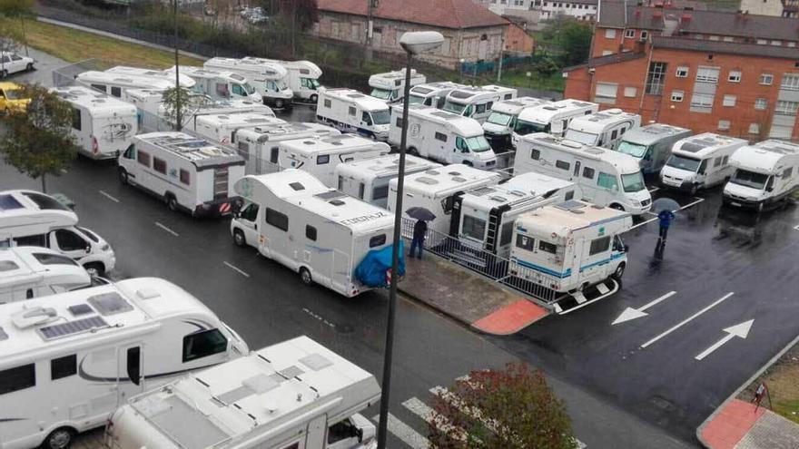 La FACC convoca a los ayuntamientos para fijar una posición sobre las autocaravanas