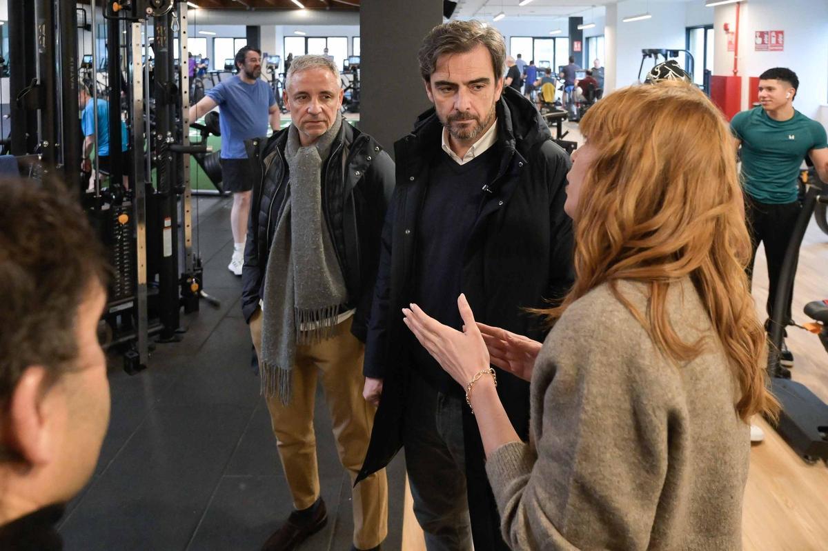 Roberto García y Diego Calvo en su visita al Complejo Polideportivo de Elviña I