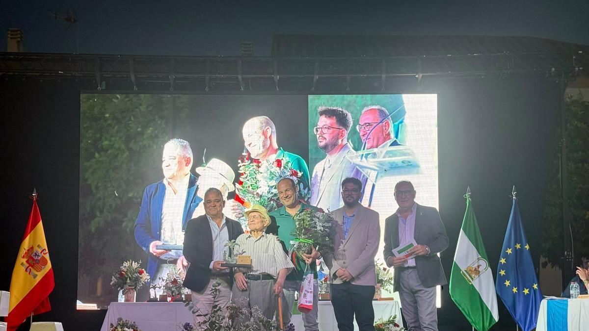 Reconocimiento a los colonos homenajeados por el 259 aniversario de la fundación.