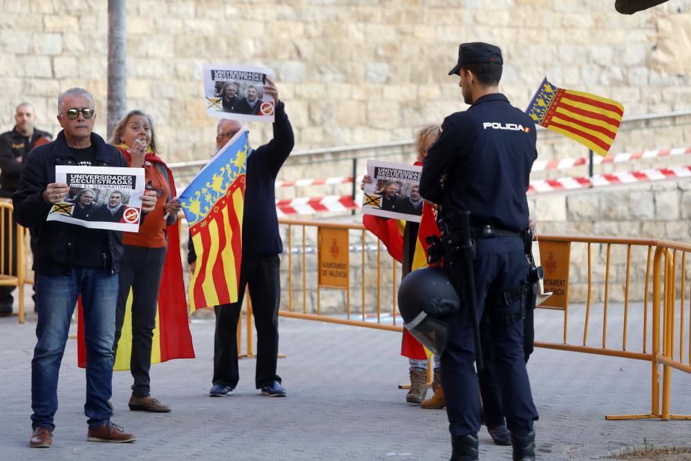 Los ultras amenazan a Joan Tardá en su conferencia en la UV