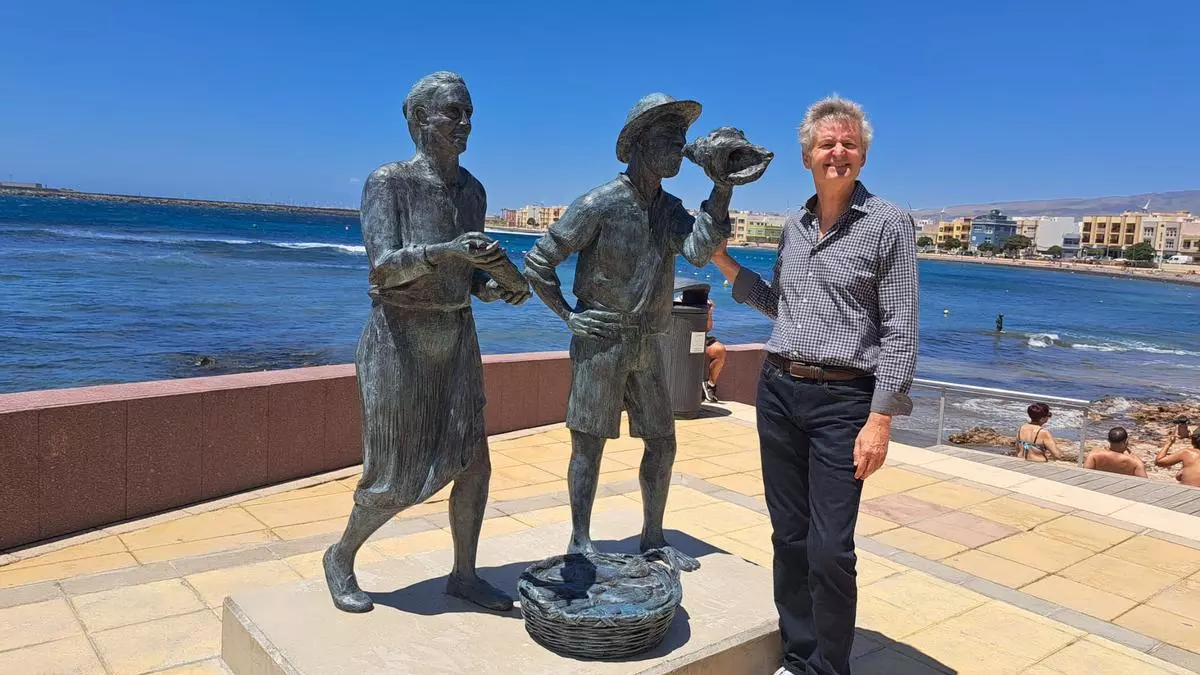 Paco Suárez: el escultor de Agüimes que lega en bronce historia y humanidad