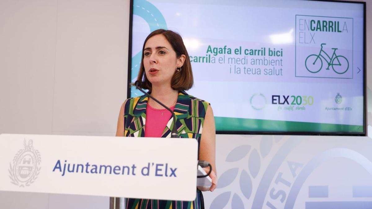 La edil Esther Díez presenta EncarrilaElx, campaña para promover el uso de la bicicleta en Elche