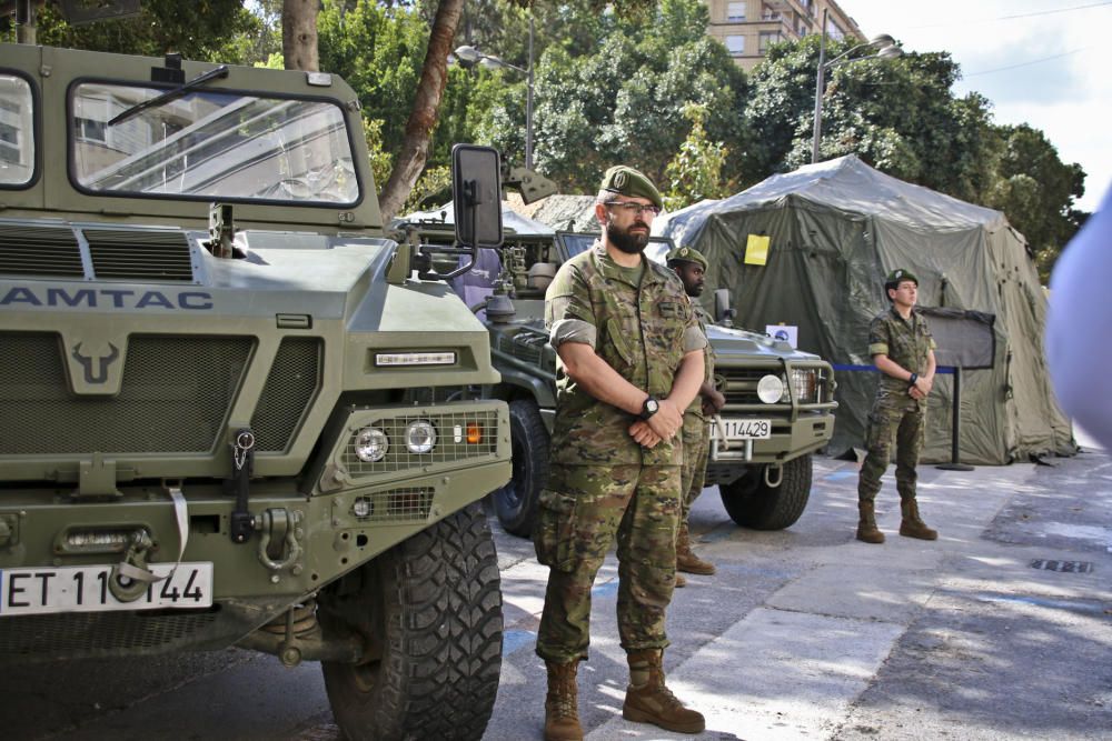 Exposición de vehículos y material militar en Orih