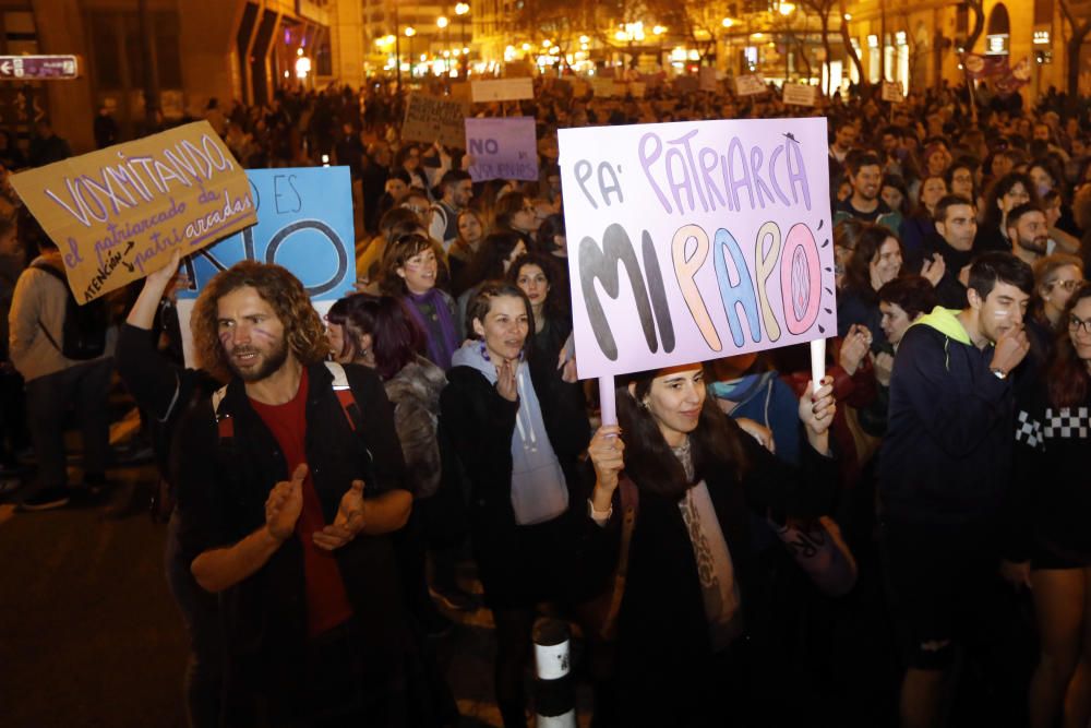 Masiva manifestación en el Día de la Mujer en València