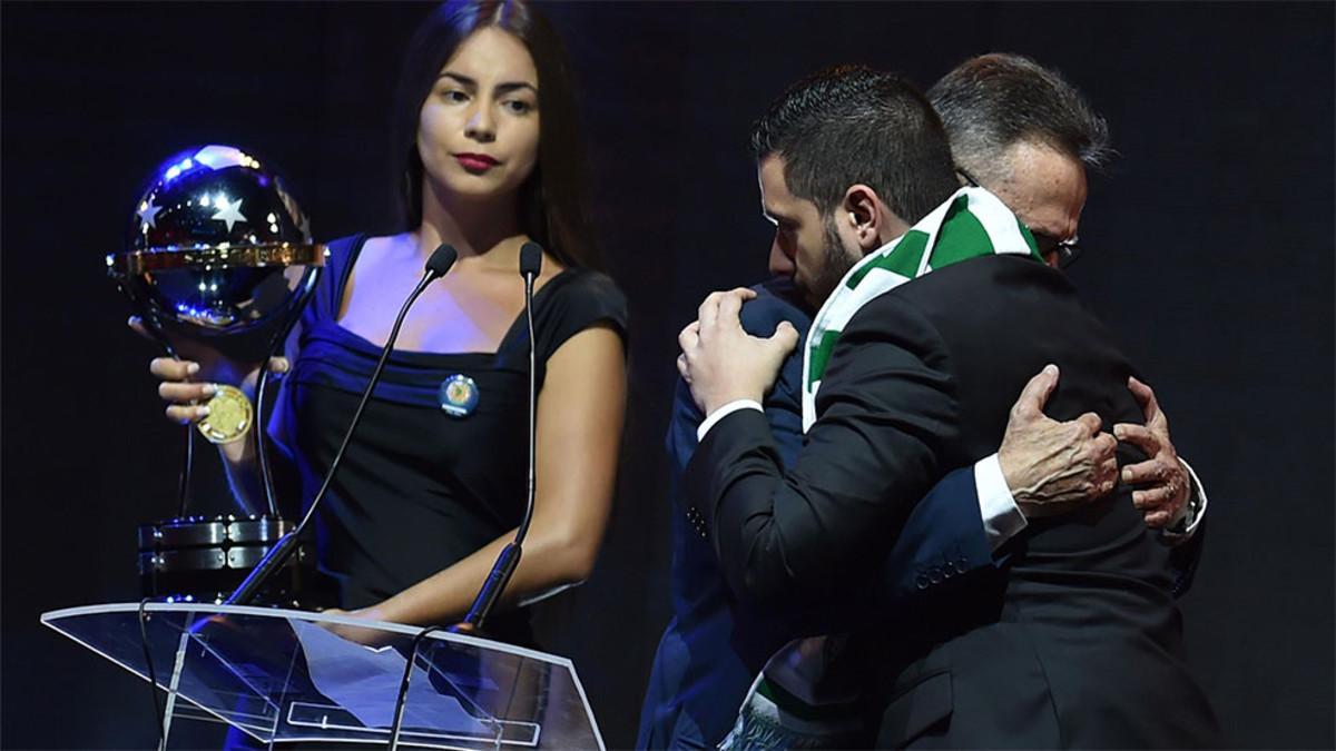 De Nes Filho compartió el trofeo con el Atlético Nacional