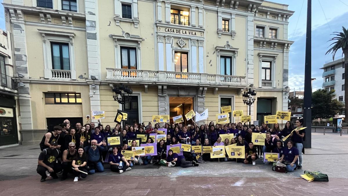 Protesta de las trabajadoras de las guarderías municipales de L'Hospitalet.