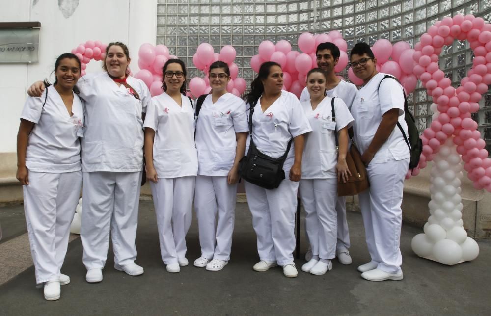 Meixoeiro lanza globos para solidarizarse en la lucha contra el cáncer // A.Villar