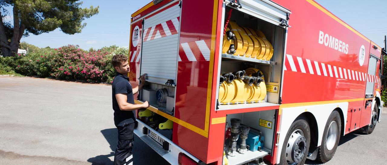 Vehículo de los bomberos de Ibiza. Vicent Marí