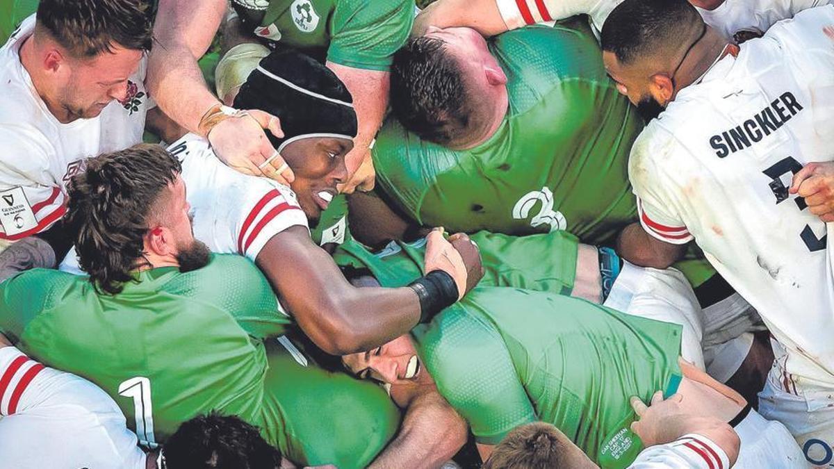 Deslumbrante imagen en un 'maul' de Irlanda en el partido ante Inglaterra tomada con la cámara cenital del Aviva Stadium.