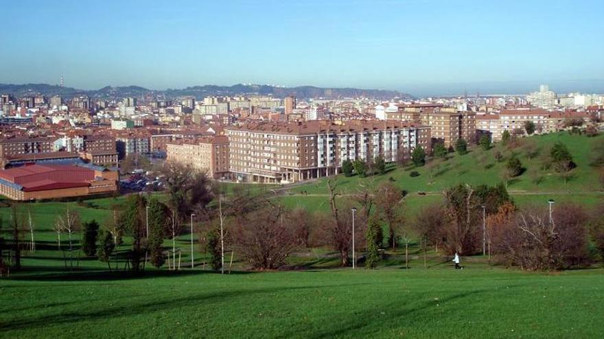 Investigan una violación a un joven que apareció aturdido en un parque de Gijón