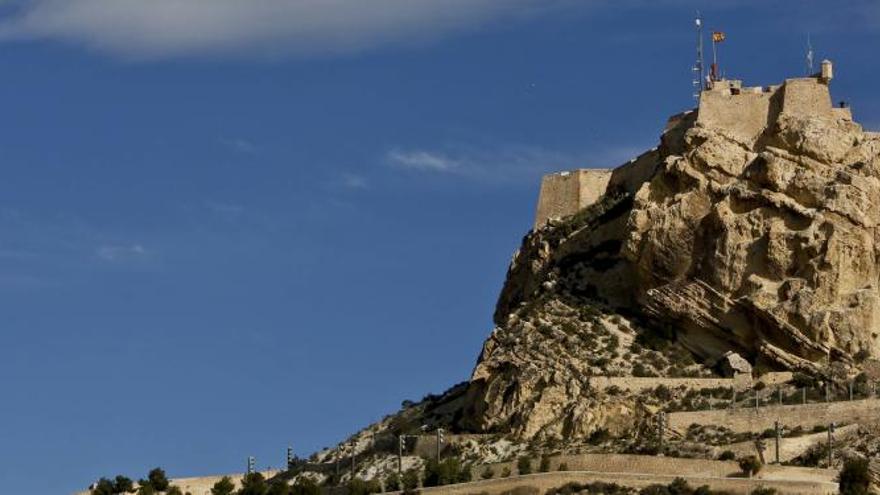 Vista del castillo de Santa Bárbara