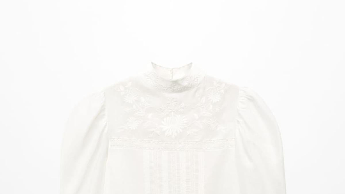 Blusa blanca con detalles bordados
