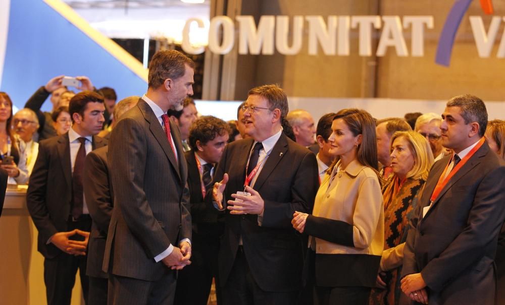 Los Reyes visitan el stand de la Comunidad Valenciana en Fitur