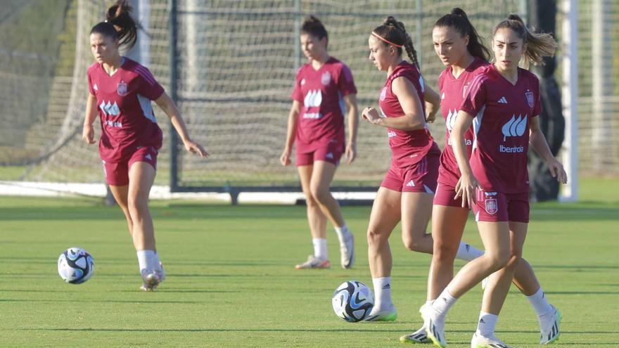 Las futbolistas de la Selección Española ya entrena en Oliva