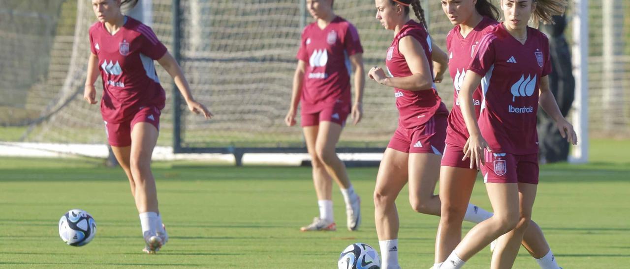 Las futbolistas de la Selección Española ya entrena en Oliva