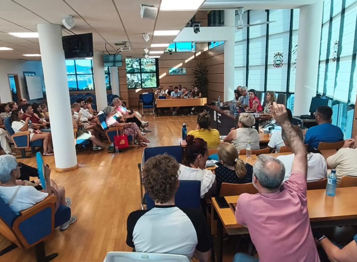 Un momento de la asamblea en el salón de plenos moañés. | GONZALO NÚÑEZ