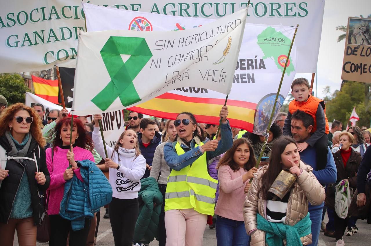 Una tractorada entra en la capital cordobesa para exigir mejoras en el campo