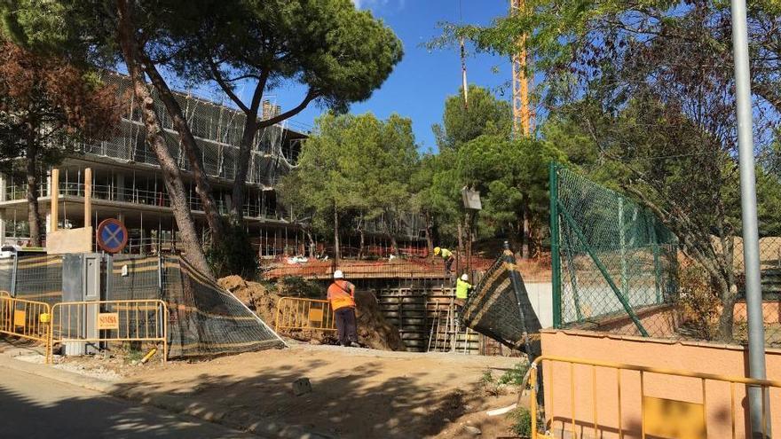 Imatge d&#039;arxiu de les obres de construcció dels dos blocs a la Pineda d&#039;en Gori