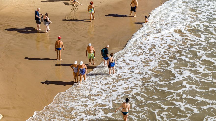 Lo nunca visto: el mar a 25 grados en octubre en Alicante