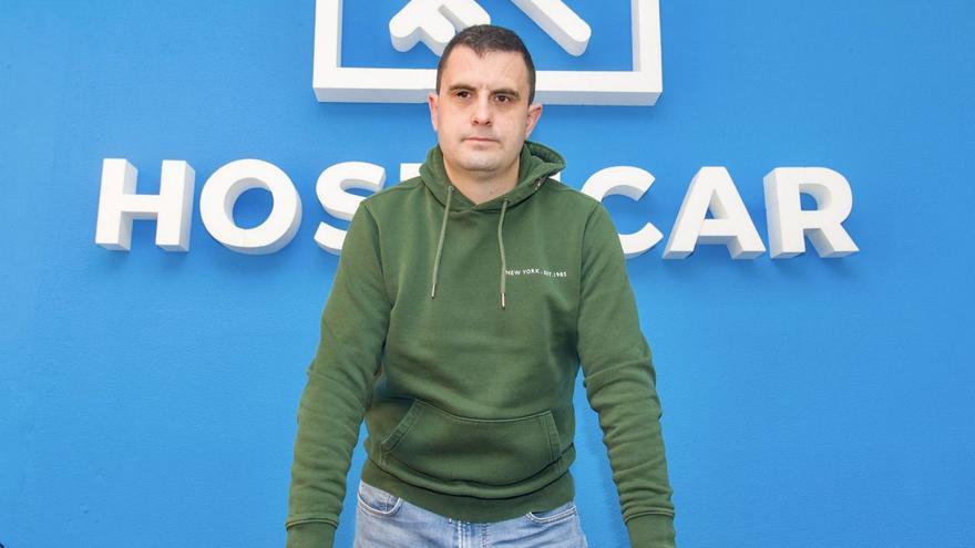 Francisco Garnero, nuevo presidente de Hostecar, posa en su despacho.