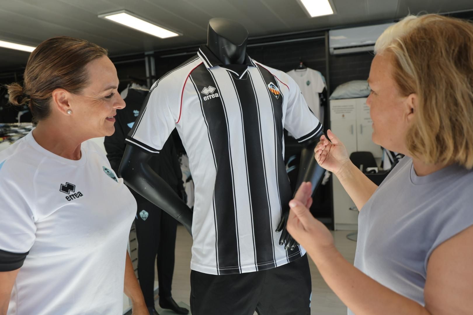 Galería | Las primeras imágenes de la nueva ropa del Castellón en la tienda del SkyFi Castalia