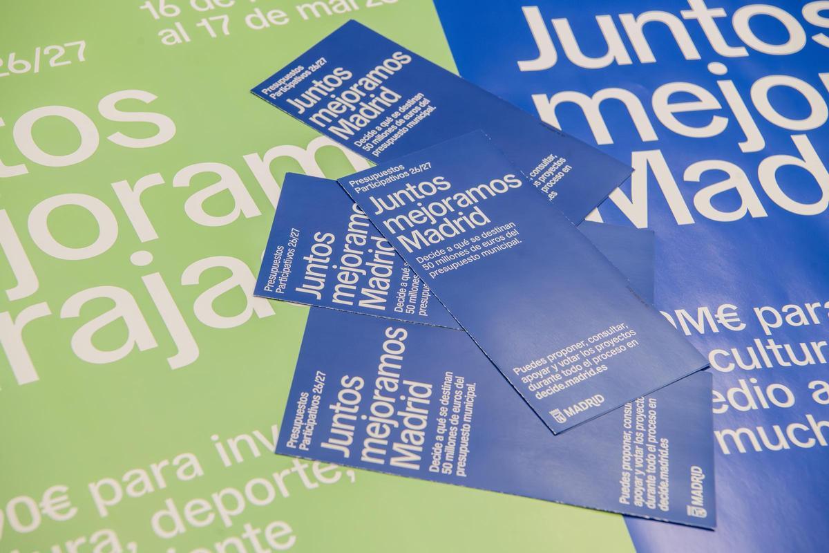 Folletos informativos sobre los presupuestos participativos de Madrid.