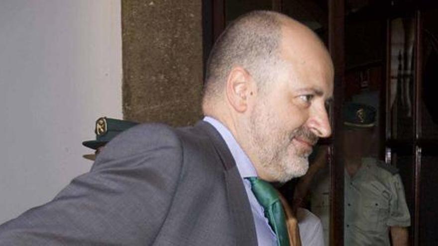 Serra dimite como diputado y reduce a dos los imputados  del PP en las Corts