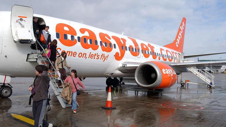 Un avión de Easyjet tras cubrir la ruta Asturias-Londres.