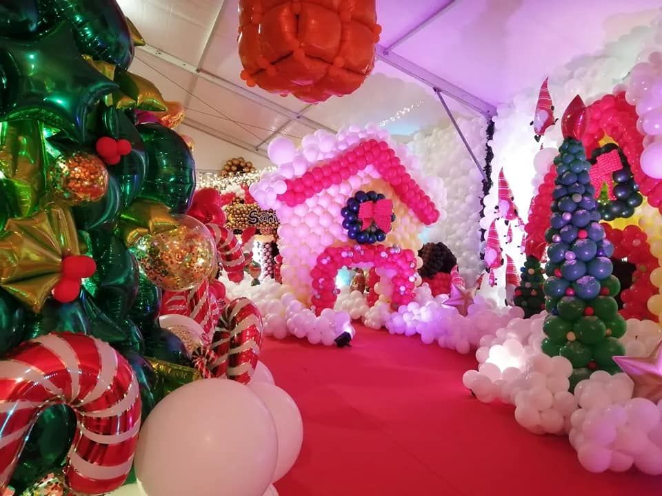 Un pueblo navideño en Ibiza con 100.000 globos