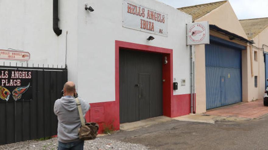 Nicht zu übersehen: das Vereinslokal der Hells Angels auf Ibiza.