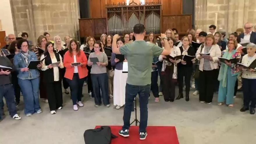 Así ensaya el coro que cantará para el papa: primeras imágenes del himno