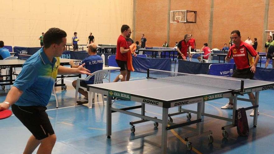 Cincuenta deportistas se dan cita en el Pabellón Azul de la Ciudad Deportiva