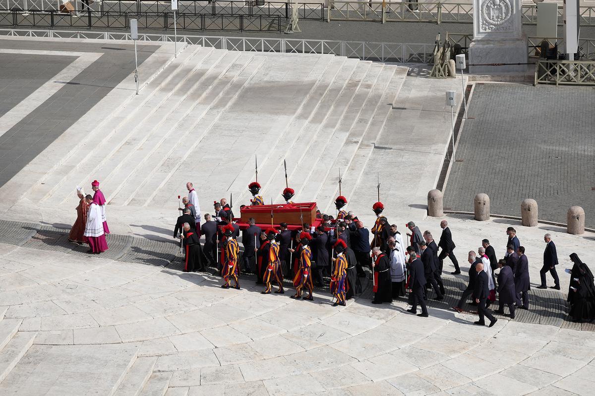 Traslado del féretro del papa Francisco a la basílica de San Pedro