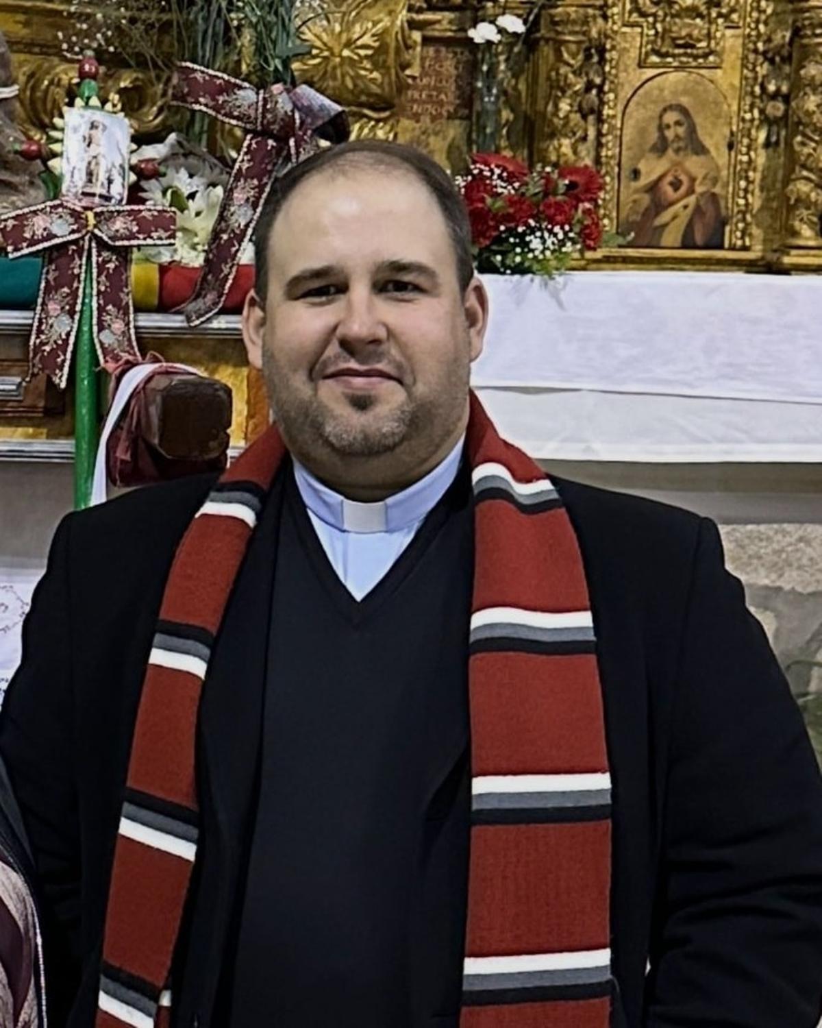 Padre Jesús Maycol, predicador de La Encamisá 2025.