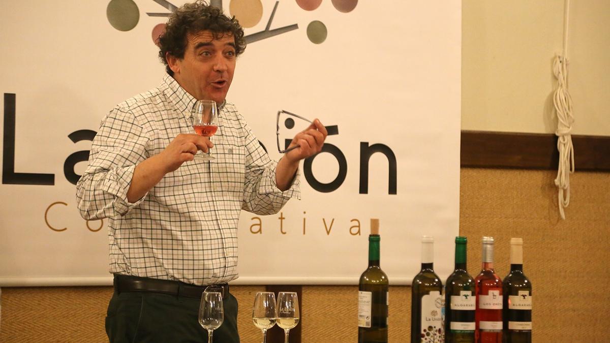 Francisco Fernández, durante una presentación de vinos en La Unión.
