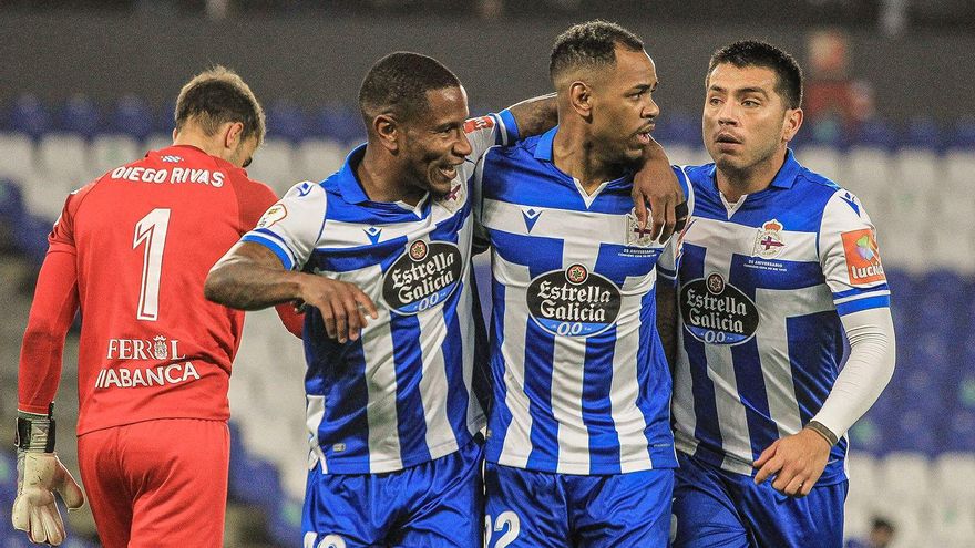 Rolan hace el 1-0 ante el Racing de Ferrol