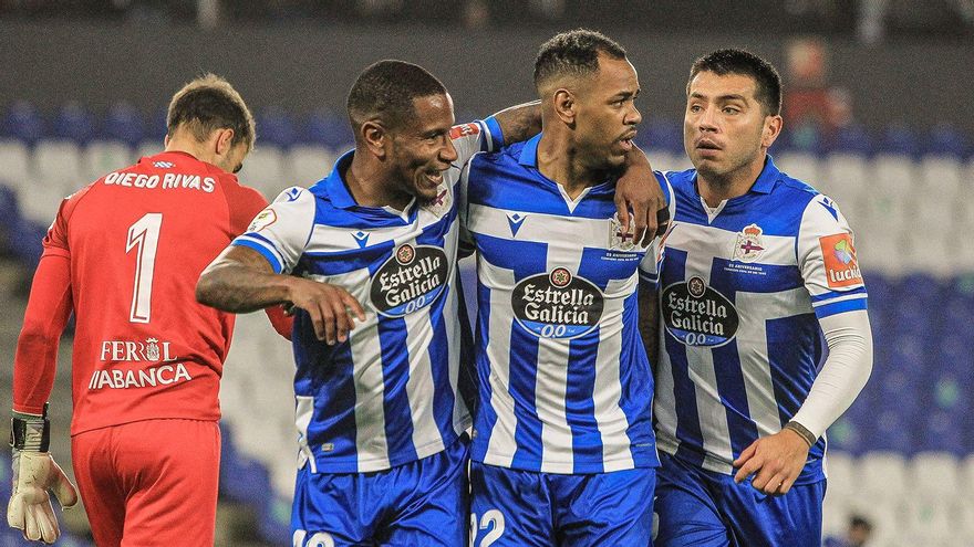 Rolan hace el 1-0 ante el Racing de Ferrol