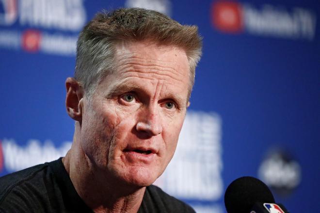 Steve Kerr, ex jugador de los Bulls y entrenador de los Warriors: "Consideraría eliminar la línea de triple"
