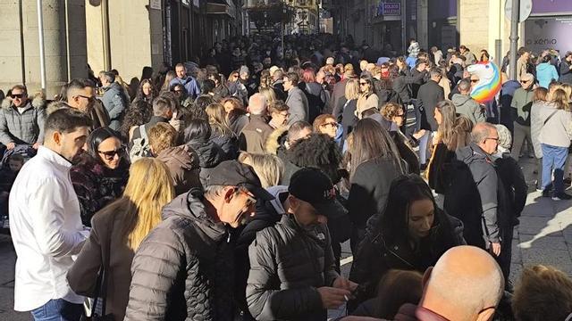 Aglomeración de gente en la Plaza Mayor el último domingo de marzo, al inicio de la Semana Santa. | J. N.