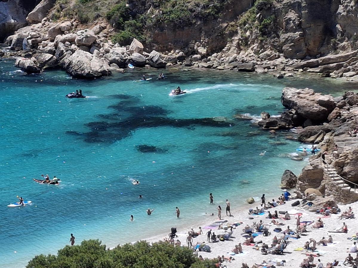 Dos motos de agua, en las aguas de baño de la Granadella