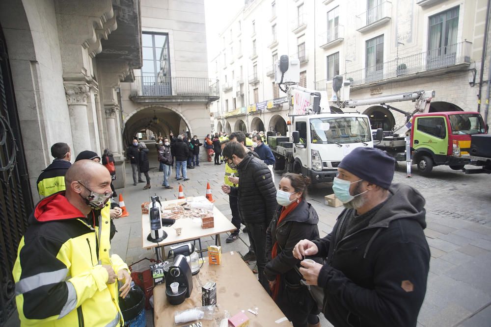 Protesta de la brigada d'enllumenat de Girona