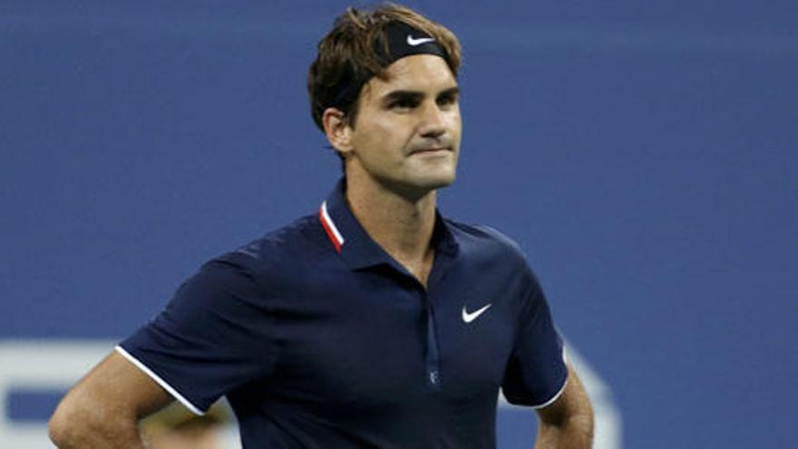 Federer se lamenta por su derrota.